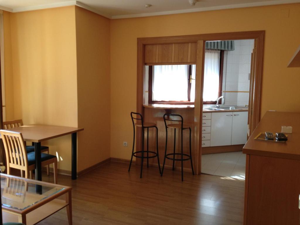 Apartamentos Turisticos Puerta de León Leão Exterior foto