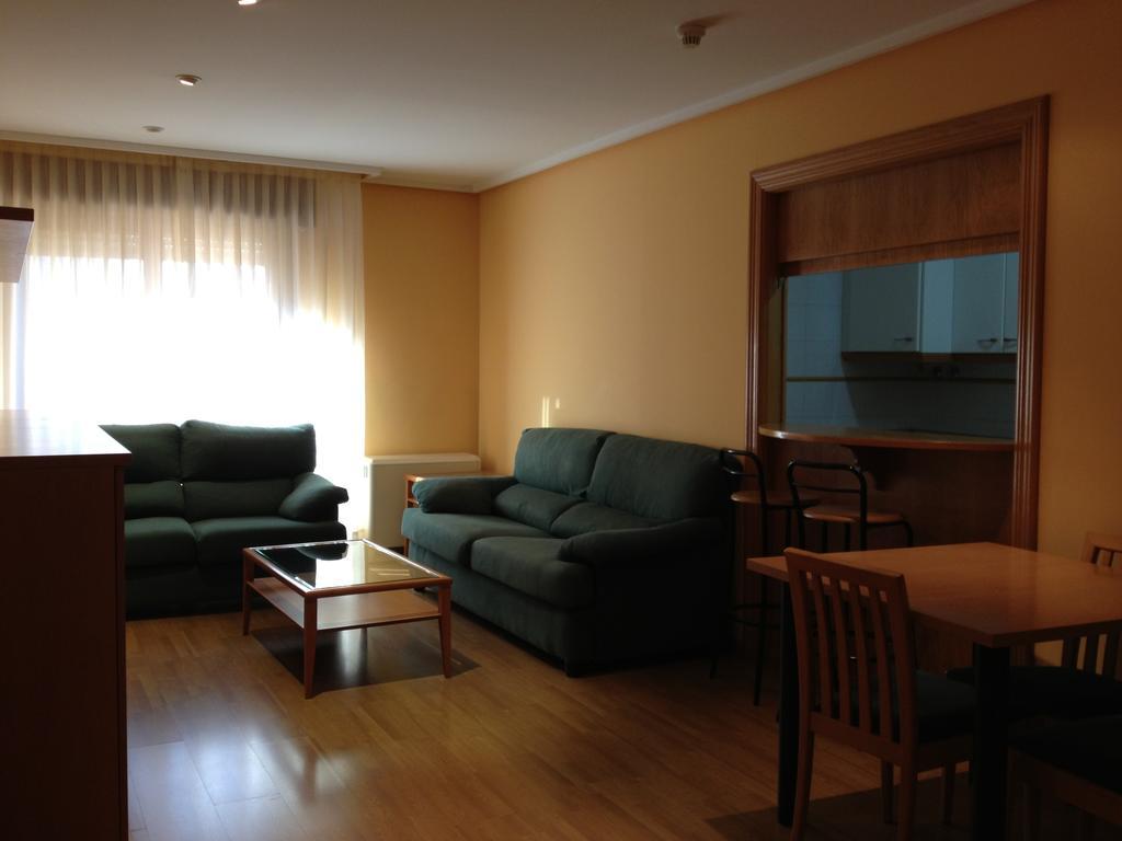 Apartamentos Turisticos Puerta de León Leão Exterior foto